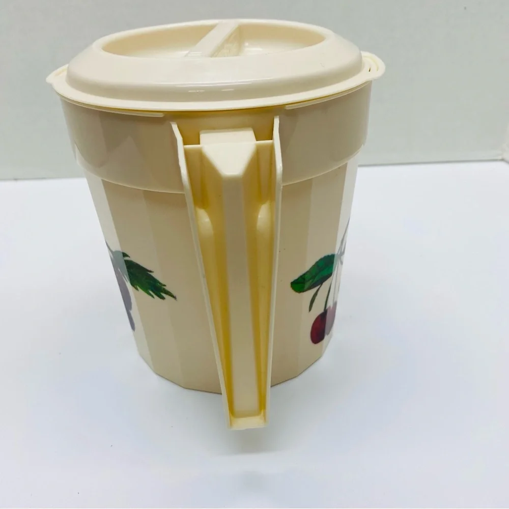 Packer Ware Fruit Themed Plastic Pitcher Locking Lid 48 ounce USA Cottagecore